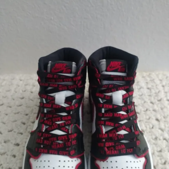 Air Jordan 1 Retro High 'Bloodline' men size 7