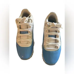 Air Jordan 11 Retro Low sneakers 9.5 shoes university blue