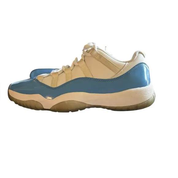 Air Jordan 11 Retro Low sneakers 9.5 shoes university blue
