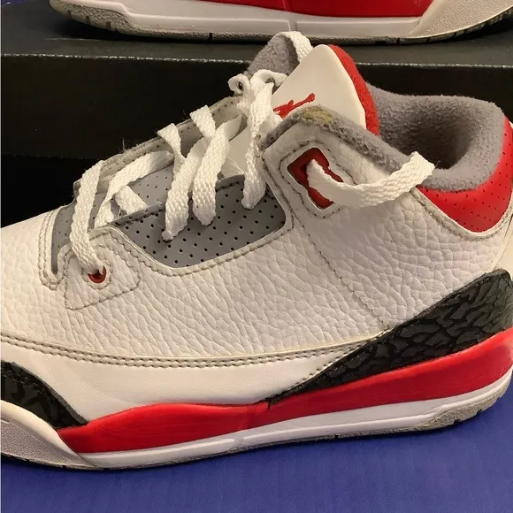 Air Jordan 3 Retro Fire Red Kids Size 2.5y