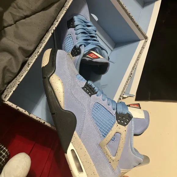 Air Jordan 4 Retro ‘university blue’