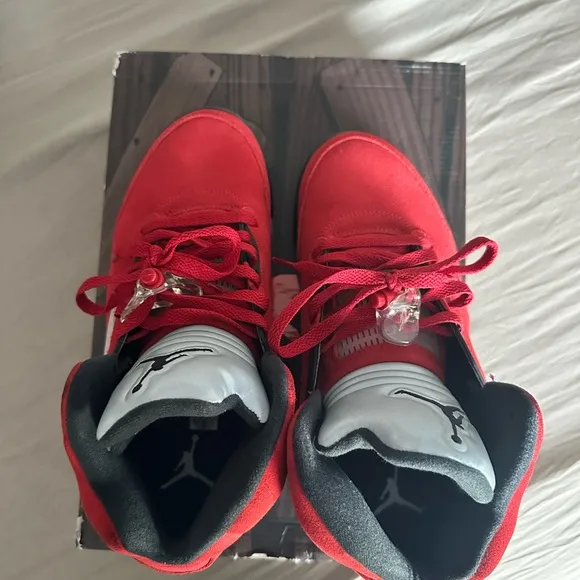 Air Jordan 5 Retro OG  “Raging Bull” edition