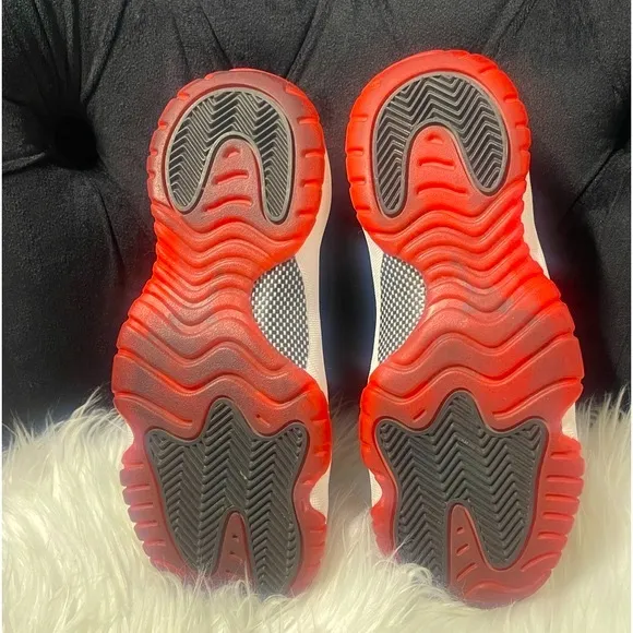 Air Jordan Retro 11 Bred toes
