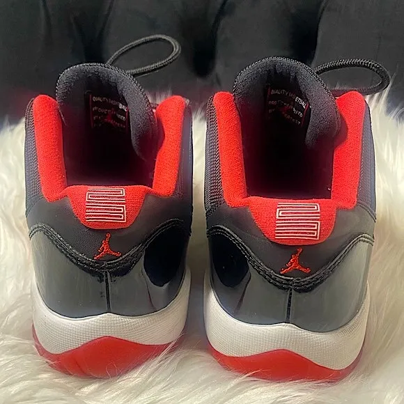 Air Jordan Retro 11 Bred toes
