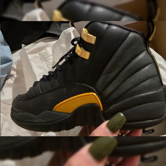AIR JORDAN RETRO 12 SHOES SZ 4.5 YOUTH