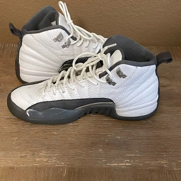 Air jordan retro 12 youth shoes