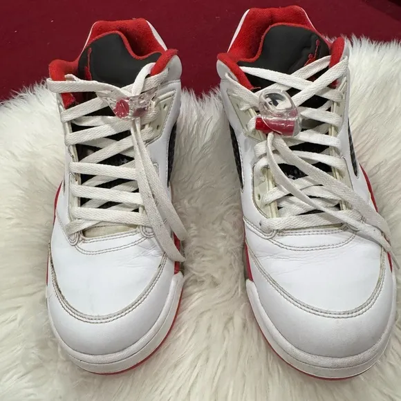 Air Jordan Retro 5 Low Fire Red GS Size  10.5