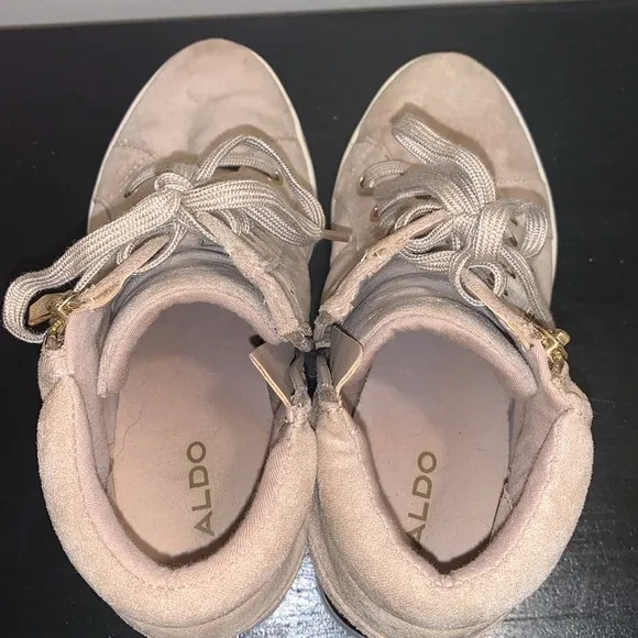 ALDO Women's Ailannah Sneaker. Size 9.  Vegan Leather.