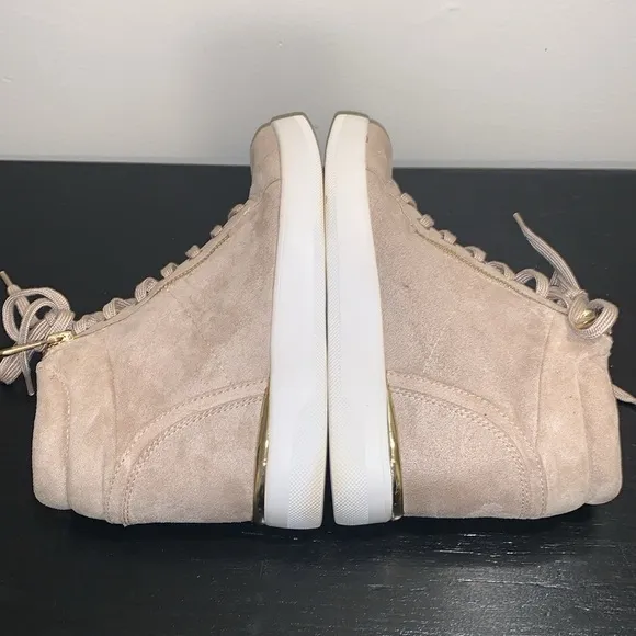 ALDO Women's Ailannah Sneaker. Size 9.  Vegan Leather.
