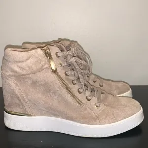 ALDO Women's Ailannah Sneaker. Size 9.  Vegan Leather.