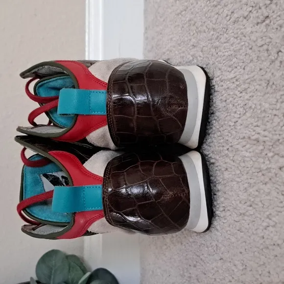 Aliveshoes $B$ CU$TOM RUNNER-BASKET HYBRID By Sacha Raeburn size 7