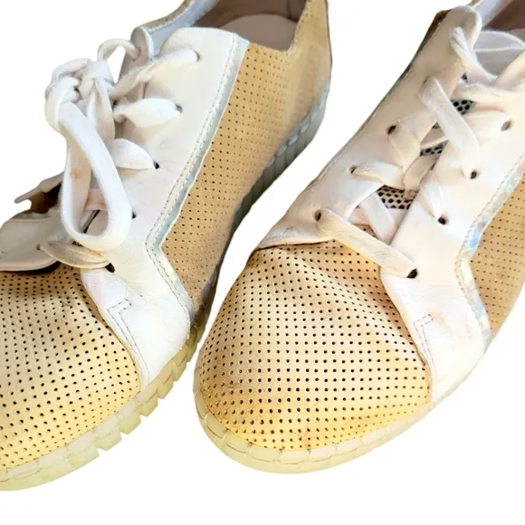 ANDIA FORA Sneaker Beige White
