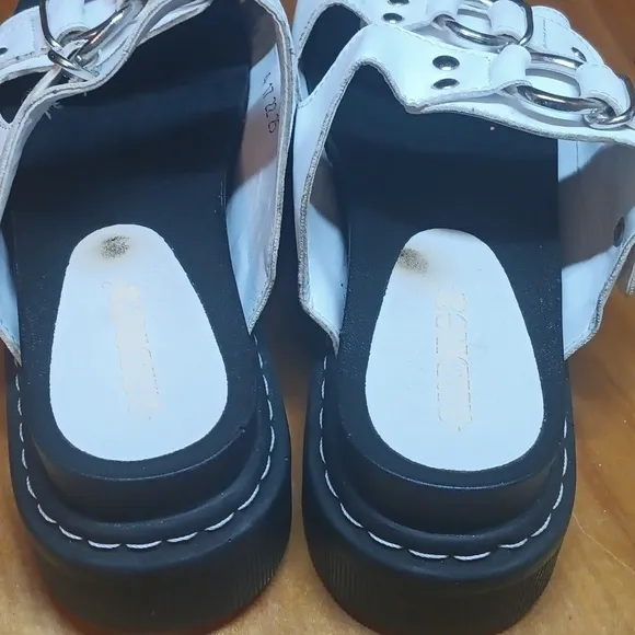 Andrea platform sandals size 7