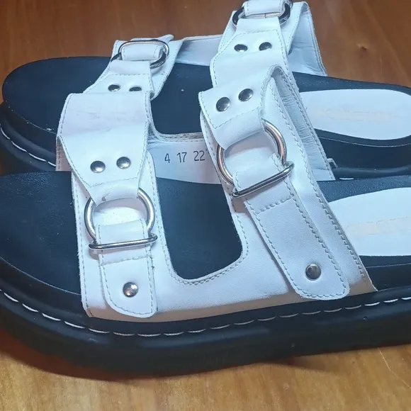 Andrea platform sandals size 7