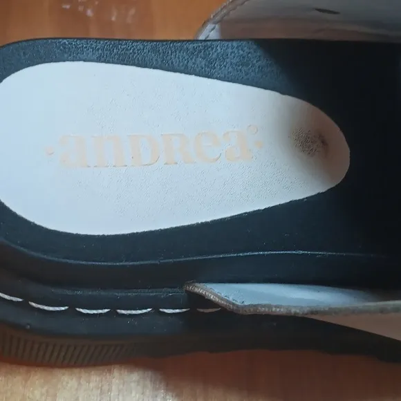 Andrea platform sandals size 7
