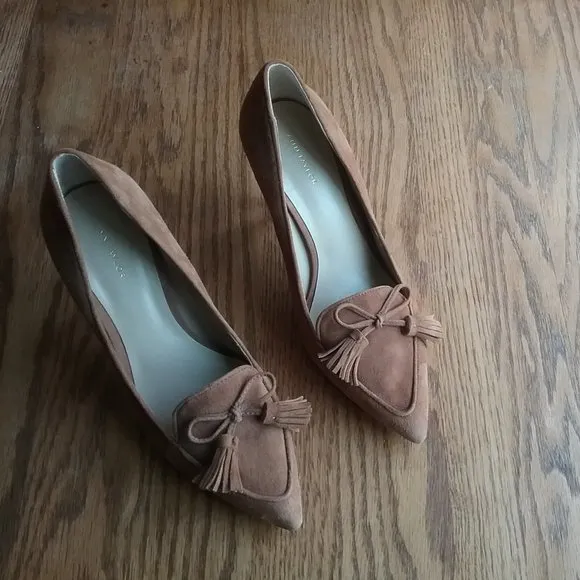 Ann Taylor Aiden Suede Tasseled Loafer Pump Size 7.5 Academia Old Money Office