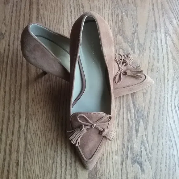 Ann Taylor Aiden Suede Tasseled Loafer Pump Size 7.5 Academia Old Money Office