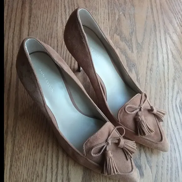 Ann Taylor Aiden Suede Tasseled Loafer Pump Size 7.5 Academia Old Money Office