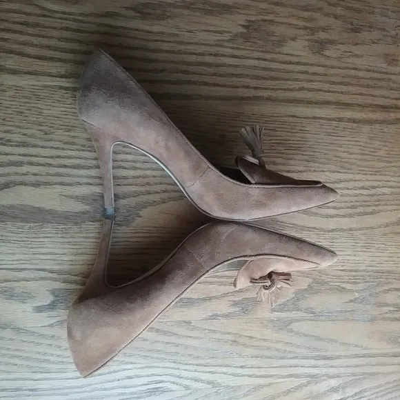 Ann Taylor Aiden Suede Tasseled Loafer Pump Size 7.5 Academia Old Money Office