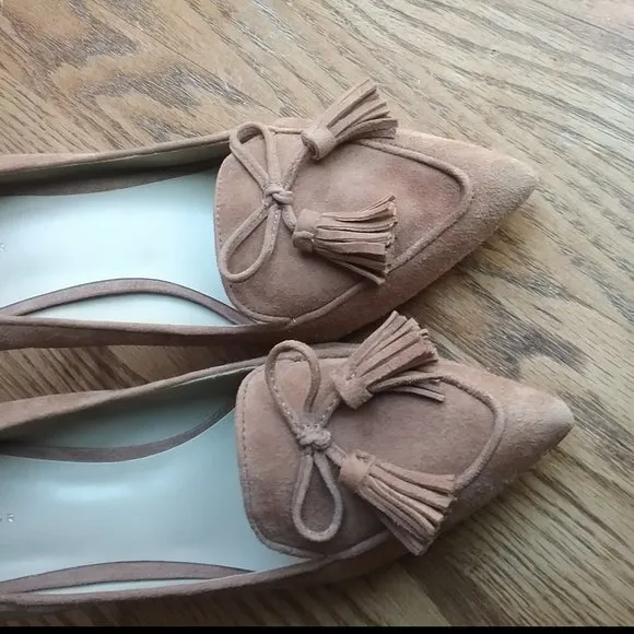 Ann Taylor Aiden Suede Tasseled Loafer Pump Size 7.5 Academia Old Money Office