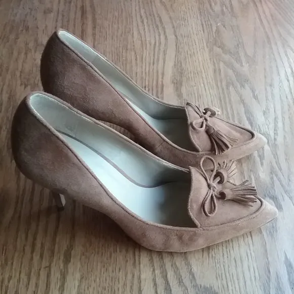 Ann Taylor Aiden Suede Tasseled Loafer Pump Size 7.5 Academia Old Money Office