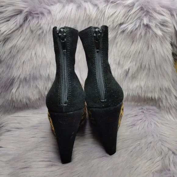 Anthro Kelsi Dagger Huette Wedge Ankle Booties Leopard Calf Hair Womens Size 9