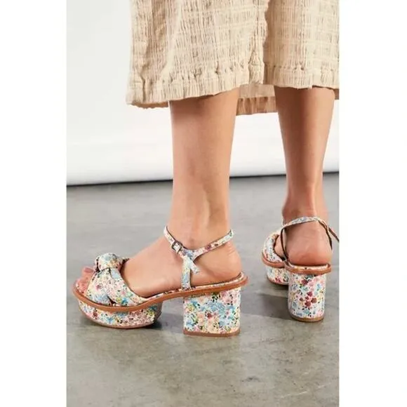 Anthropologie Vicenza Mckenna Puffy Platform Floral Sandals