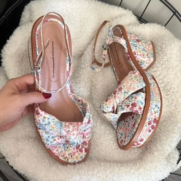 Anthropologie Vicenza Mckenna Puffy Platform Floral Sandals