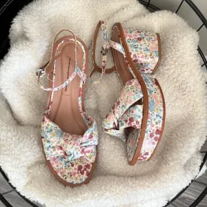 Anthropologie Vicenza Mckenna Puffy Platform Floral Sandals