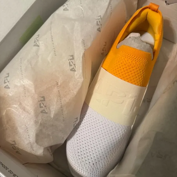 AnthropologiexAPL TechLoom Bliss Mango/Cream/White  (orange) NEW WITH BOX 10.5