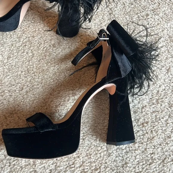 Antonio Melani Janie velvet platform dress sandal feathers size 6 black shoe