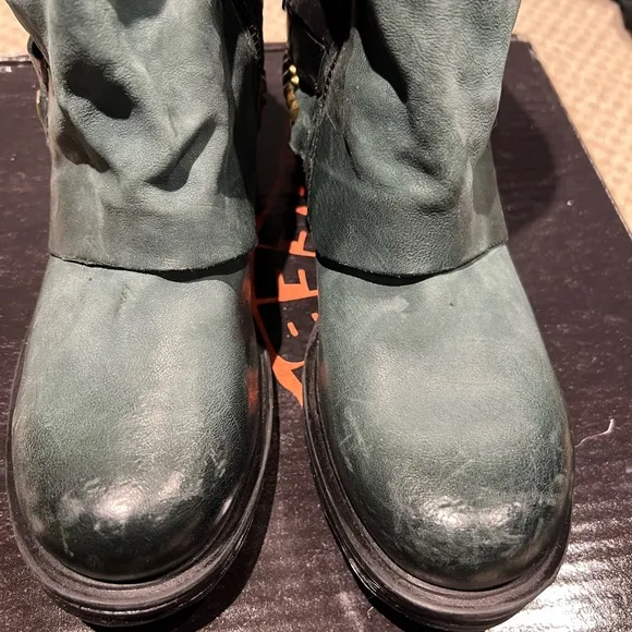 A.S 98 Sid sz 37 green with gold hardware