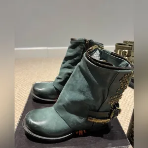 A.S 98 Sid sz 37 green with gold hardware