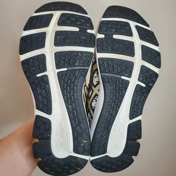 ASICS Gel Pulse 11 Running Shoes Size 8 Womens White/Frosted Almond