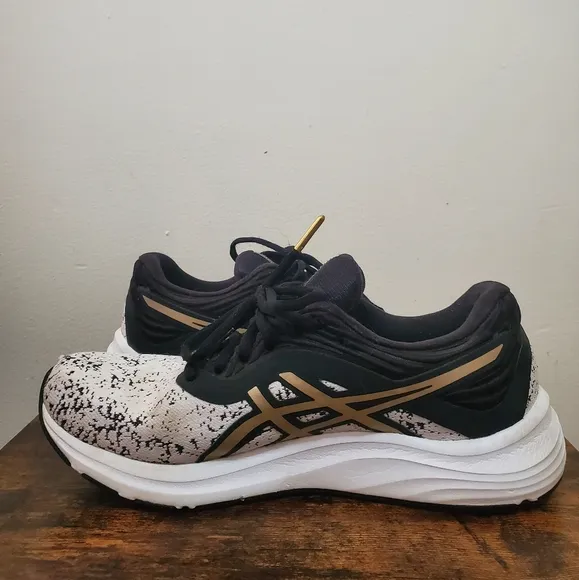 ASICS Gel Pulse 11 Running Shoes Size 8 Womens White/Frosted Almond