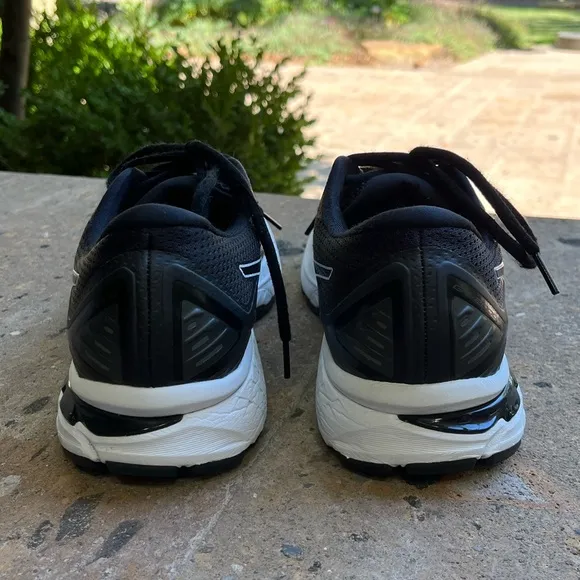 ASICS GT-2000 9 Black/ White Women’s Running Shoes