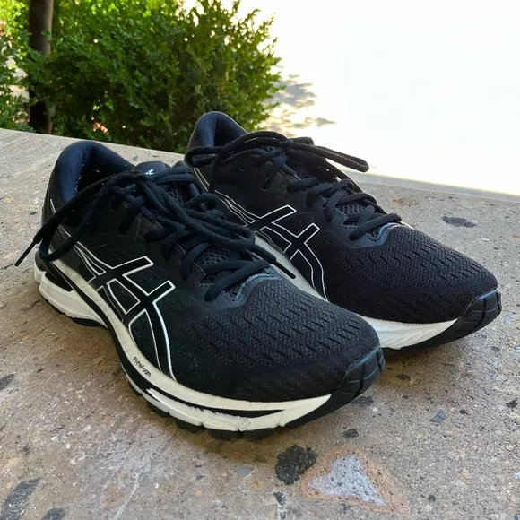 ASICS GT-2000 9 Black/ White Women’s Running Shoes