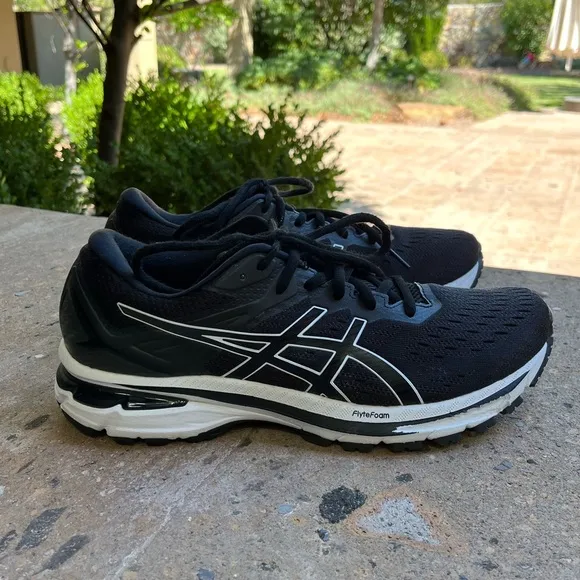 ASICS GT-2000 9 Black/ White Women’s Running Shoes