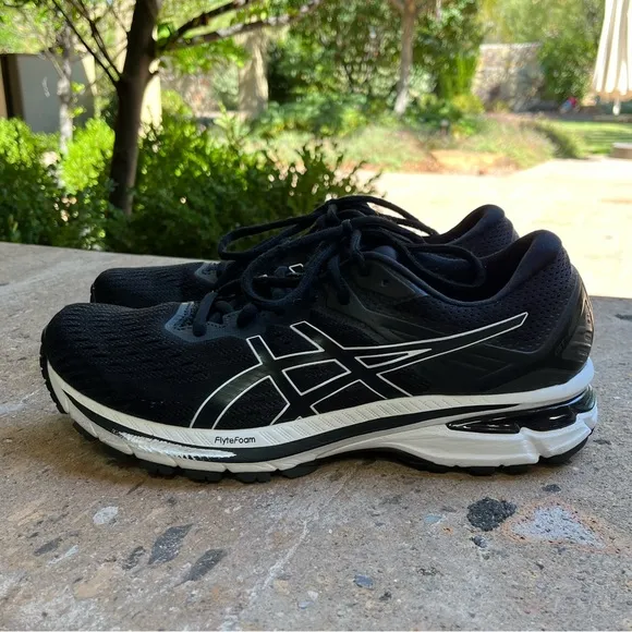 ASICS GT-2000 9 Black/ White Women’s Running Shoes