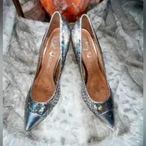 Awesome Holographic Silver Jeffrey Campbell Pumps, Size 8