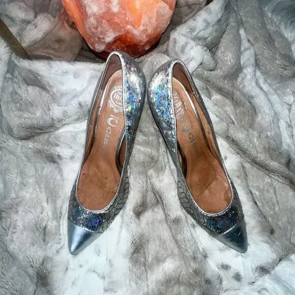 Awesome Holographic Silver Jeffrey Campbell Pumps, Size 8