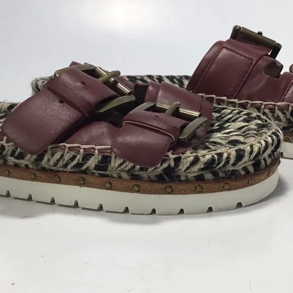 BCBGMAXAZRIA Vintage MA-QUINCE Cranberry Zebra Print Sandals Size 6.5