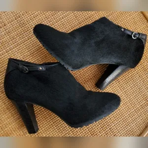 Beautiful Aquatalia Black Ankle Rabbit Fur Boots Booties Sz 7