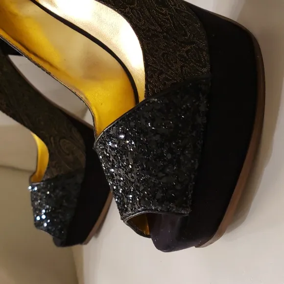 Beautiful glamorous brand new evening shoes