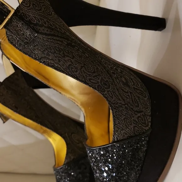 Beautiful glamorous brand new evening shoes