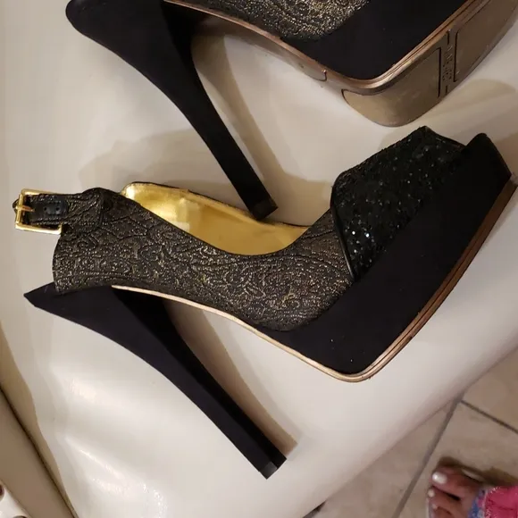 Beautiful glamorous brand new evening shoes