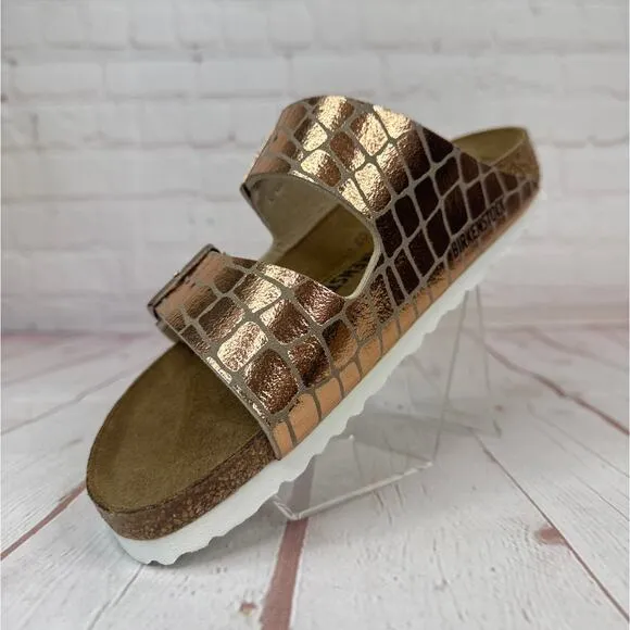 Birkenstock Arizona Gator Gleam Two Strap Copper Sandals Mens Sz 4/Women’s Sz 6