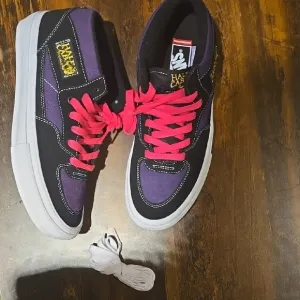 Black and Purple Skate Shoes with Pink Laces