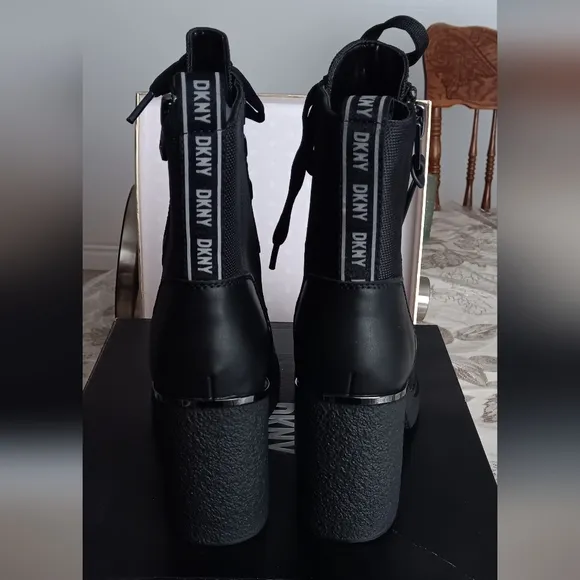 BLACK LEATHER ANKLE BOOTS SIZE 8.5
