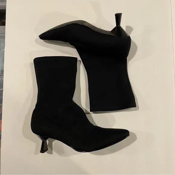 Black neoprene 2.5” heel sexy mid booties luxe pointy toe front seam kitten 😍